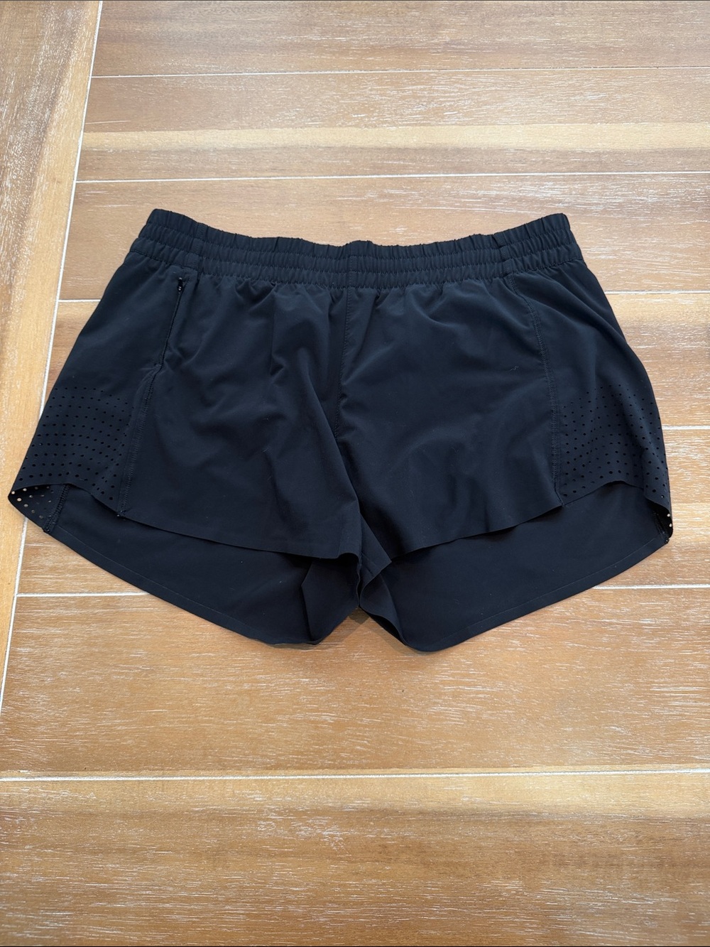 Athleta Mid-Rise Hustle Running Short, Black